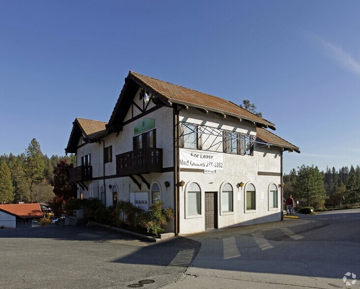 10052 Alta Sierra Dr, Grass Valley, CA à louer - Photo de l’immeuble – Image 2 sur 5