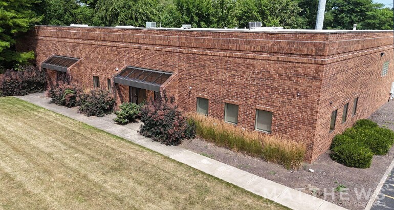 7630-7632 Hub Pky, Valley View, OH à louer Photo de l’immeuble– Image 1 sur 3