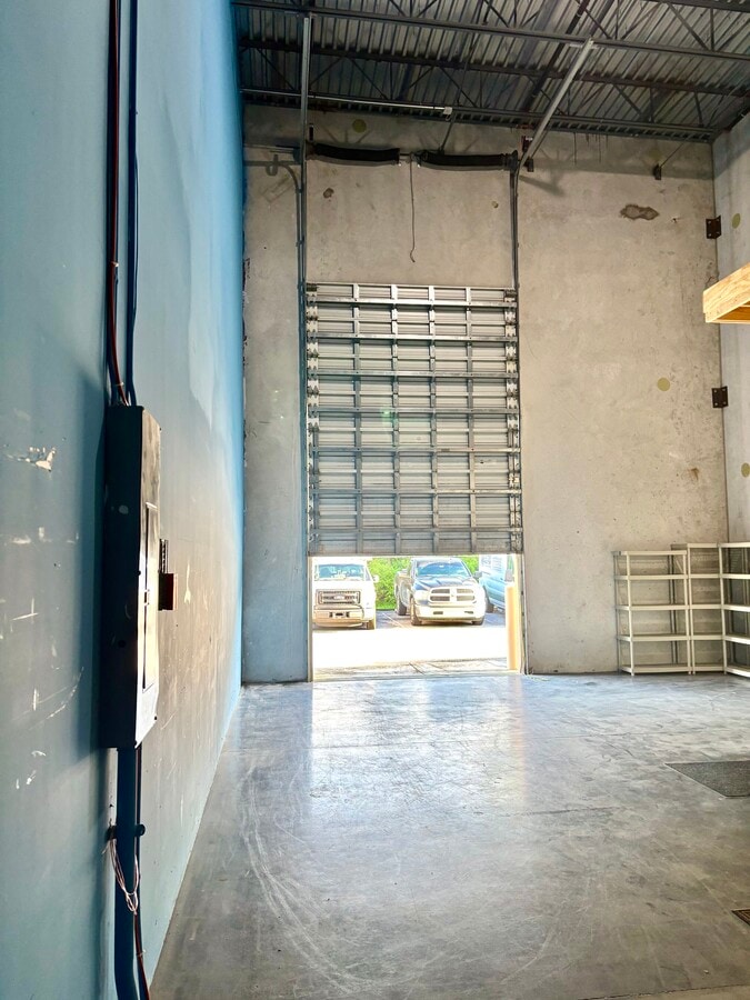 4188 Westroads Dr, Riviera Beach, FL 33407 - Lot 122 - - Photo intérieure - Image 1 of 8