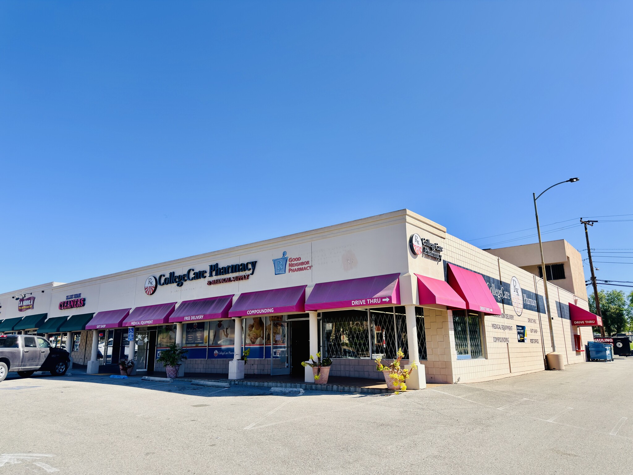 90-94 N Aswood Avenue, Ventura, CA à vendre Photo principale– Image 1 sur 17