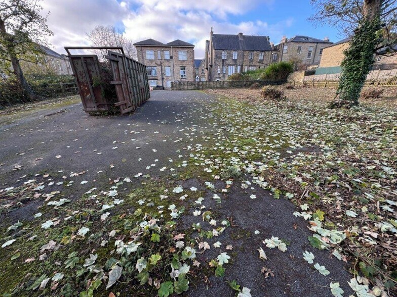 72-74 New North Rd, Huddersfield à vendre - Photo de l’immeuble – Image 3 sur 5