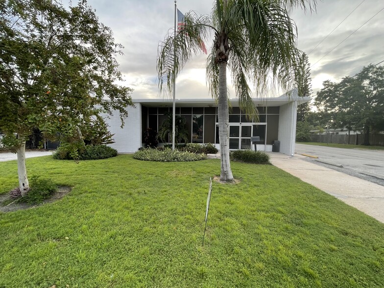 6801 S West Shore Blvd, Tampa, FL à louer - Photo de l’immeuble – Image 1 sur 14