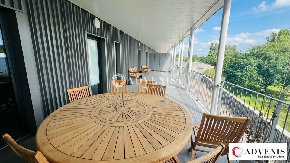 Bureau dans Saint-Médard-en-Jalles à louer - Photo de l’immeuble – Image 1 sur 11