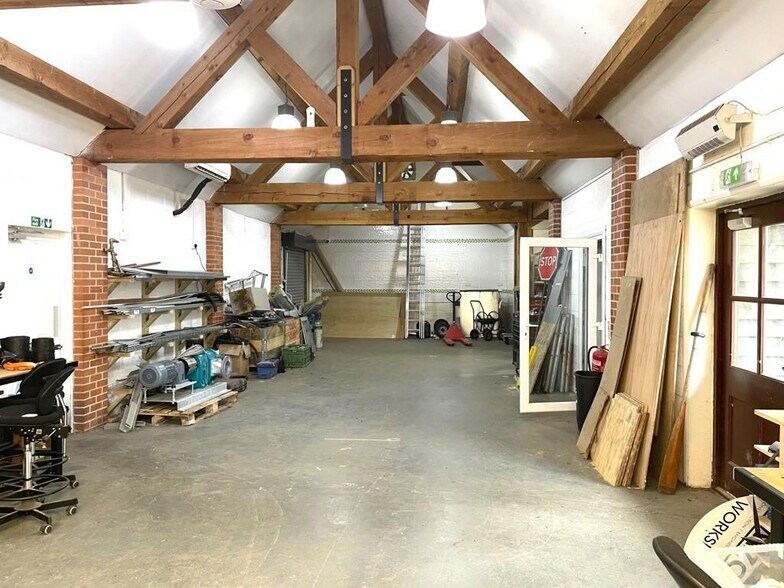 Sindlesham Rd, Reading à louer - Photo de l’immeuble – Image 1 sur 3