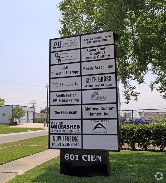 601 Cien Rd, Kemah, TX à louer - Photo de l’immeuble – Image 2 sur 88
