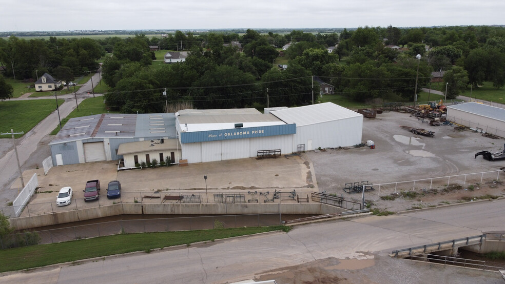 1301 S 3rd St, Chickasha, OK à louer - Photo principale – Image 1 sur 30