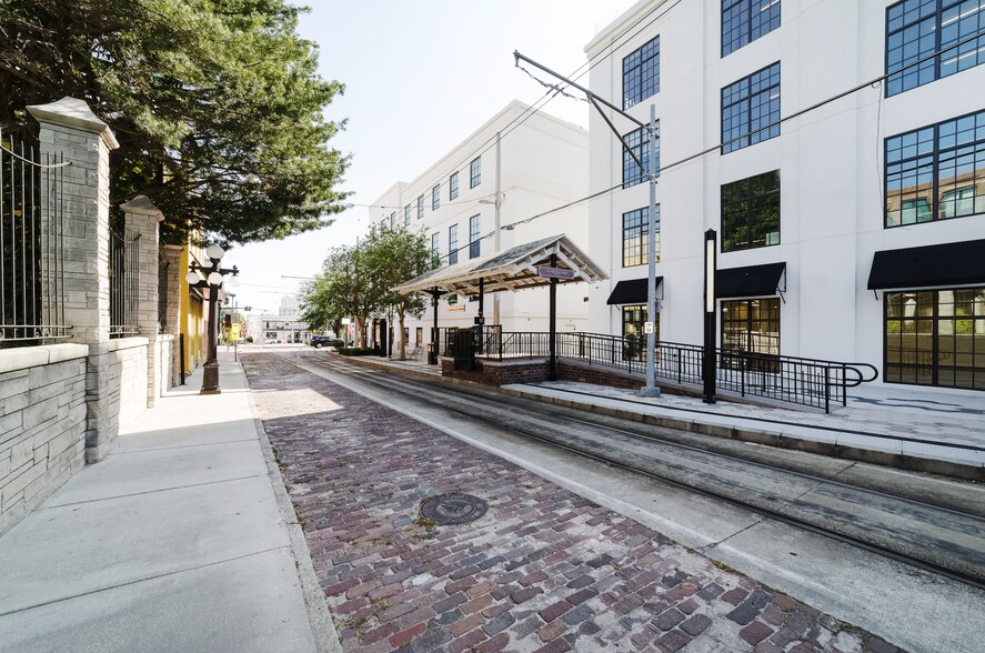 1229 E 8th Ave, Tampa, FL à louer - Photo de l’immeuble – Image 2 sur 15