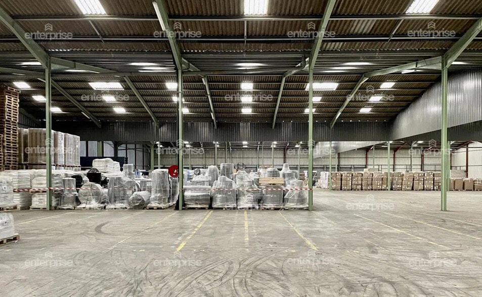 Industriel/Logistique dans Roye à louer - Photo de l’immeuble – Image 3 sur 4