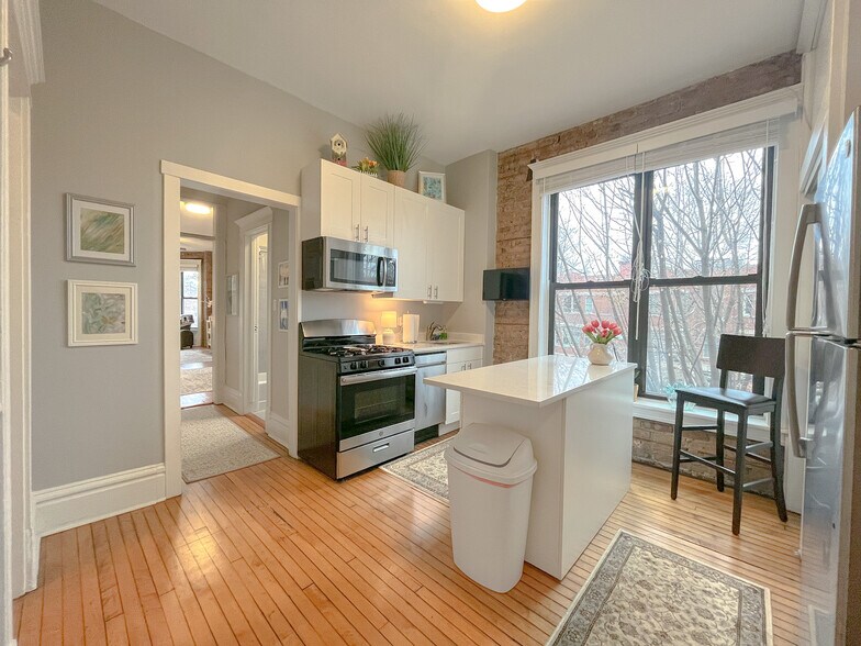 3765 N Kenmore Ave, Chicago, IL à vendre - Photo de l’immeuble – Image 3 sur 23