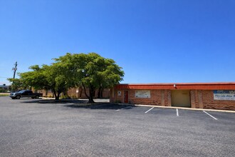 3900 Broadway Ave, Fort Myers, FL à louer Photo de l’immeuble– Image 1 sur 1