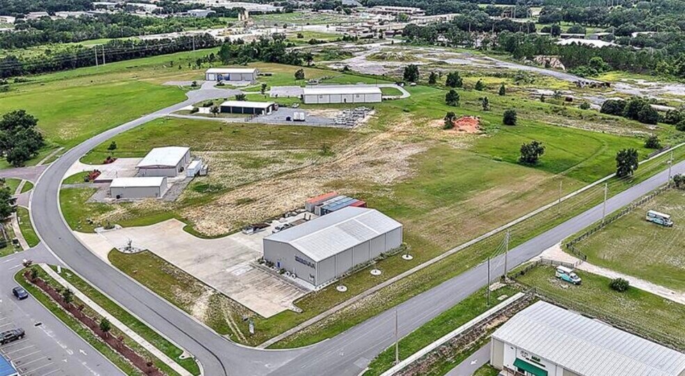 1721 Leesburg Commons Ct, Leesburg, FL à vendre - Photo de l’immeuble – Image 3 sur 11