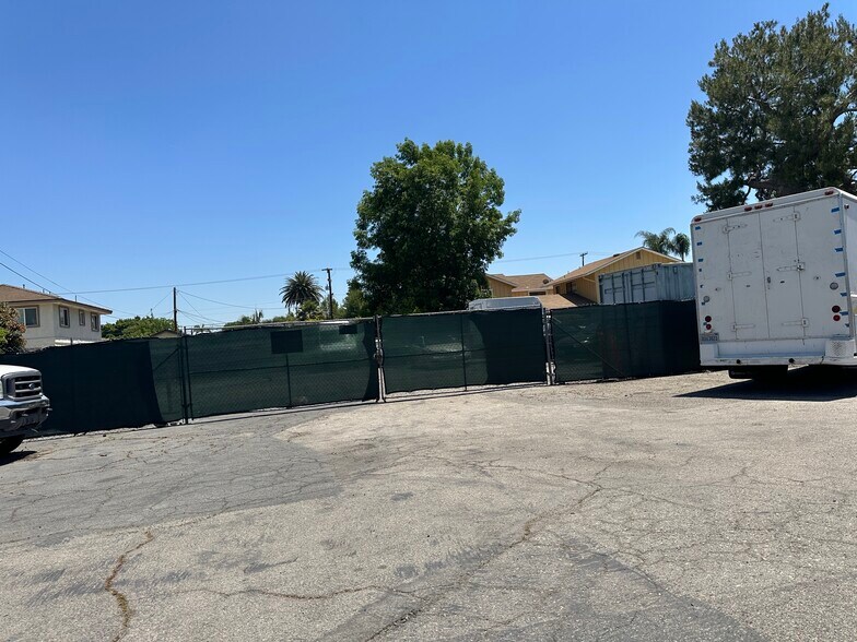 2117 Orange Olive Rd, Orange, CA à vendre - Photo de l’immeuble – Image 2 sur 7