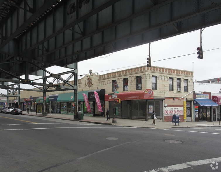 6327 Roosevelt Ave, Woodside, NY à louer - Photo principale – Image 2 sur 10