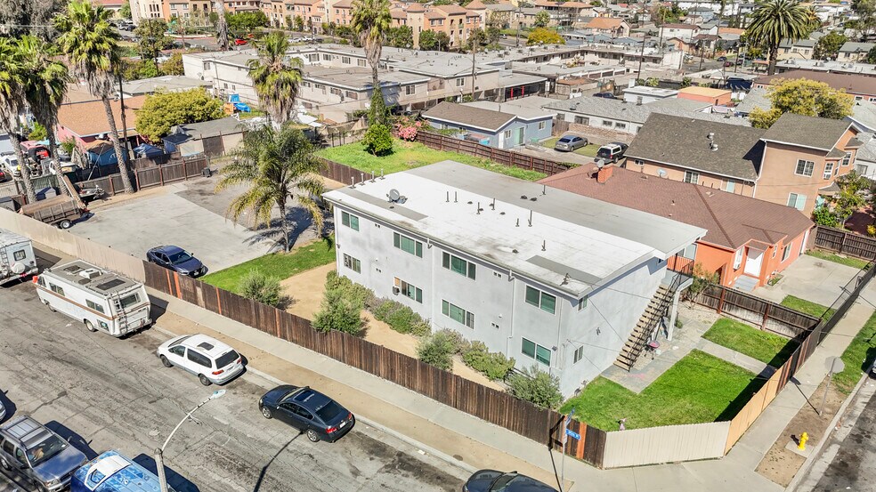 11513 Berendo Ave, Los Angeles, CA à vendre - Photo principale – Image 1 sur 50