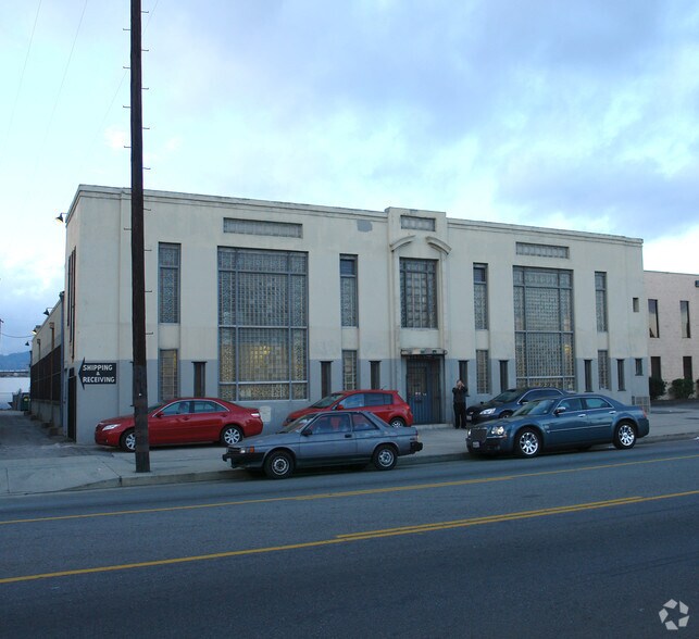 10824 Burbank Blvd, North Hollywood, CA à louer - Photo principale – Image 1 sur 37