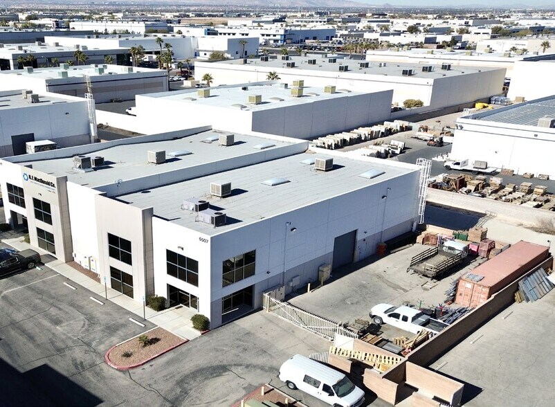 6607 Schuster St, Las Vegas, NV à louer - Photo de l’immeuble – Image 2 sur 6