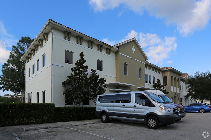 600 SW Darwin Blvd, Port Saint Lucie, FL à louer - Photo principale – Image 1 sur 10