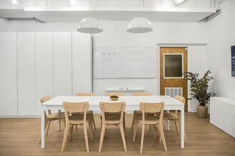 1901 E Franklin St, Richmond, VA à louer Photo intérieure– Image 1 sur 16