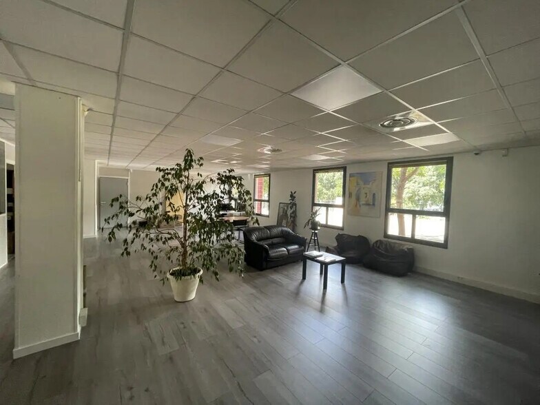 Bureau dans Marseille à louer - Photo de l’immeuble – Image 1 sur 8