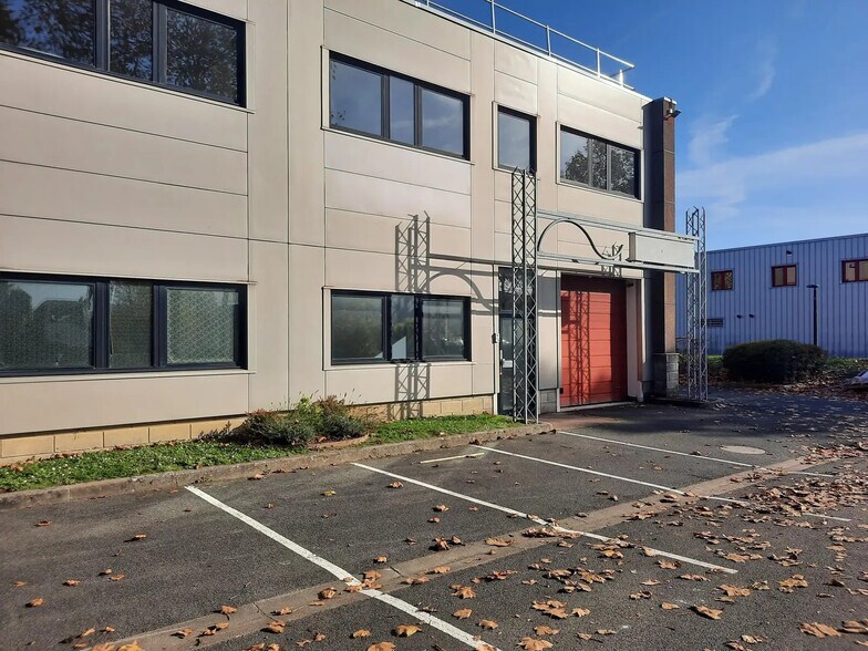 Local d’activités dans Bondoufle à louer - Photo de l’immeuble – Image 1 sur 4