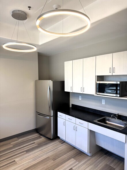 4601 Old Shepard Place, Plano, TX à louer - Photo de l’immeuble – Image 3 sur 19