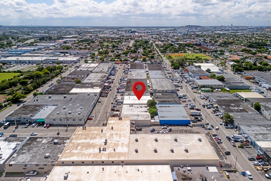 683 W 26th St, Hialeah, FL à vendre - Photo de l’immeuble – Image 3 sur 29