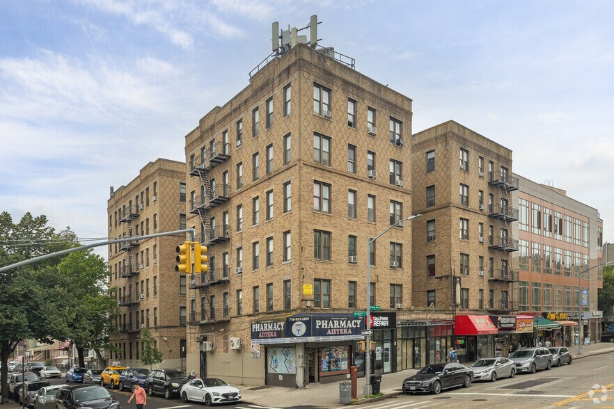 1107-1111 Brighton Beach Ave, Brooklyn, NY à louer - Photo de l’immeuble – Image 1 sur 12