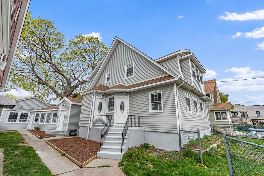 129 New Dorp Plaza pl, Staten Island, NY à vendre - Photo de l’immeuble – Image 2 sur 27