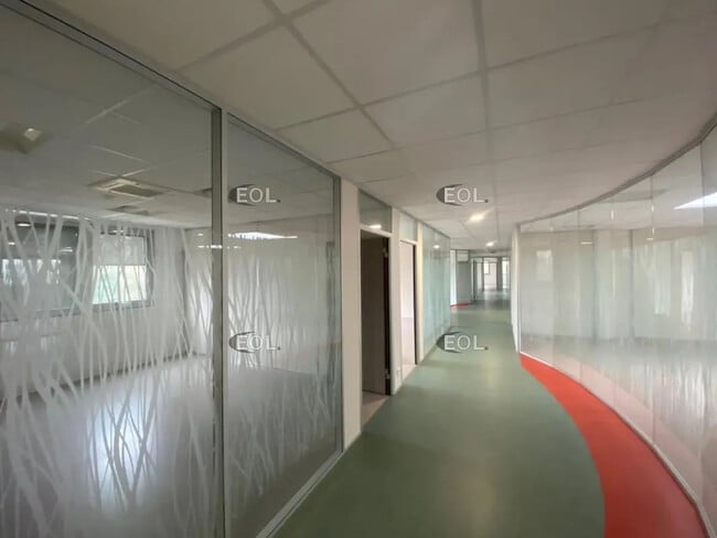 Plus de détails pour Local d'activités à louer