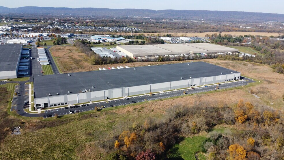 53 Commerce Dr, Mechanicsburg, PA à louer - Photo de l’immeuble – Image 2 sur 5
