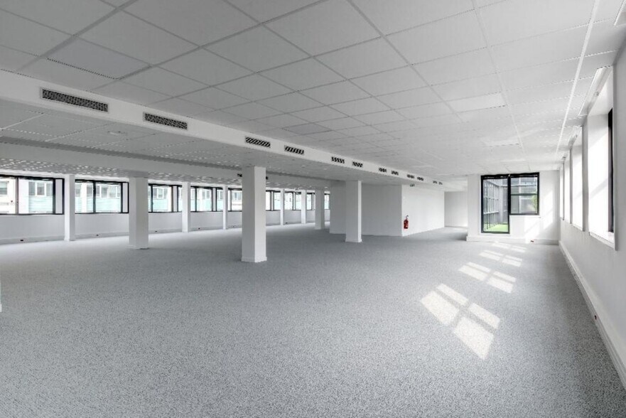 Bureau dans Levallois-Perret à louer - Photo de l’immeuble – Image 3 sur 7