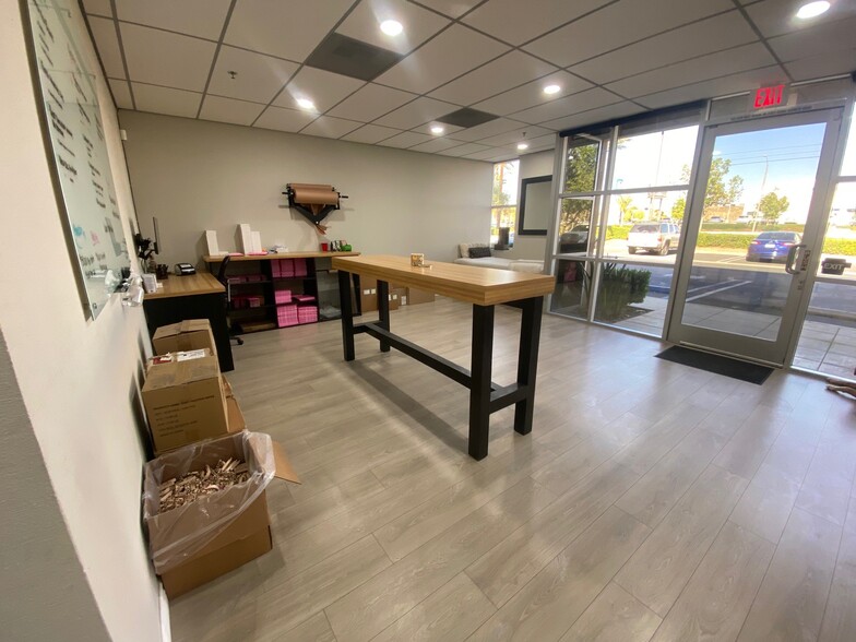 18451 Collier St, Lake Elsinore, CA à louer - Photo de l’immeuble – Image 2 sur 23