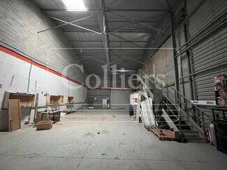 Plus de détails pour Local d'activités à louer