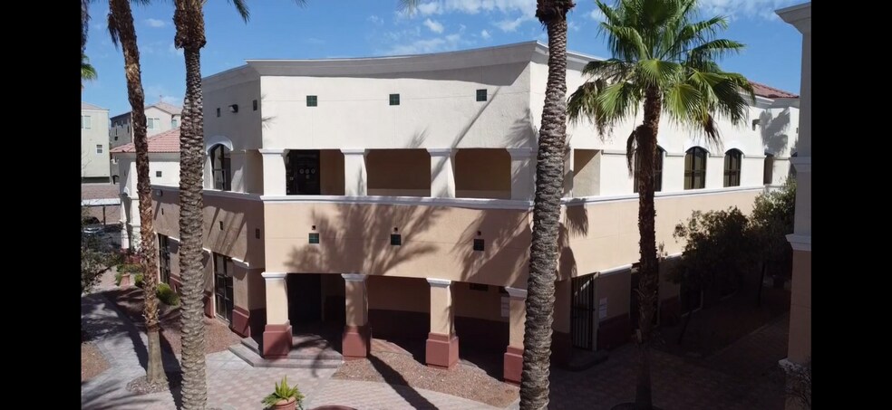 4775 S Durango Dr, Las Vegas, NV à louer - Photo de l’immeuble – Image 2 sur 16