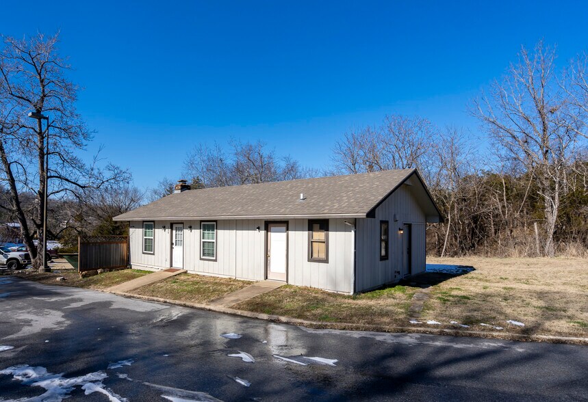 86 Hillside Ave, Holiday Island, AR à vendre - Photo de l’immeuble – Image 2 sur 25