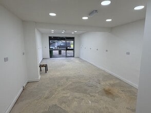 82A Fenwick Dr, Bradford à louer Photo intérieure– Image 1 sur 2