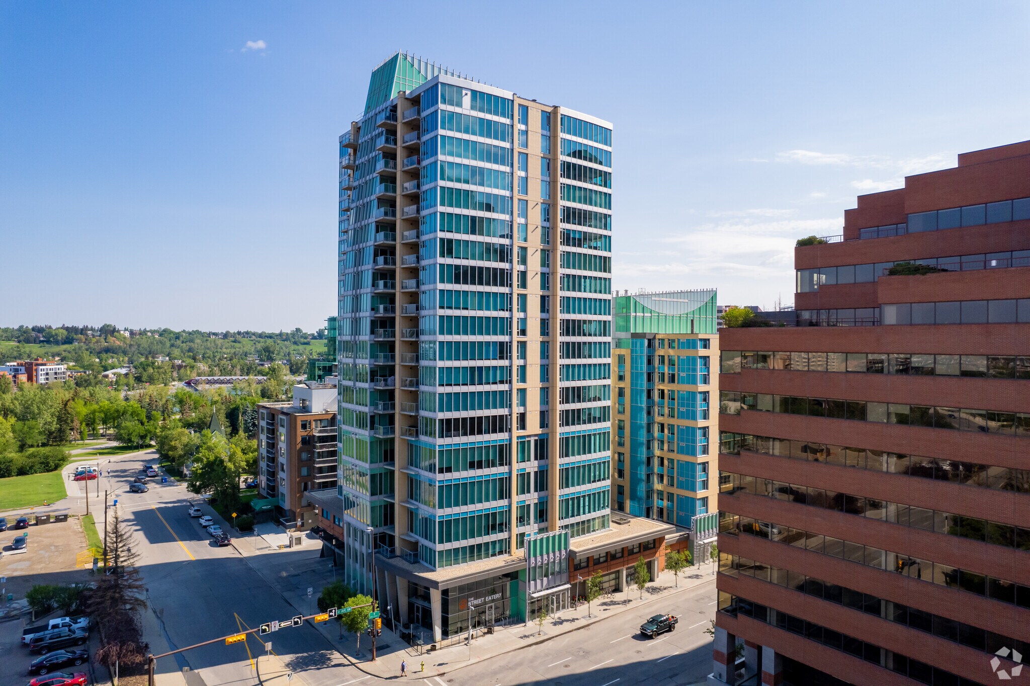888 4th Ave SW, Calgary, AB à vendre Photo principale– Image 1 sur 35