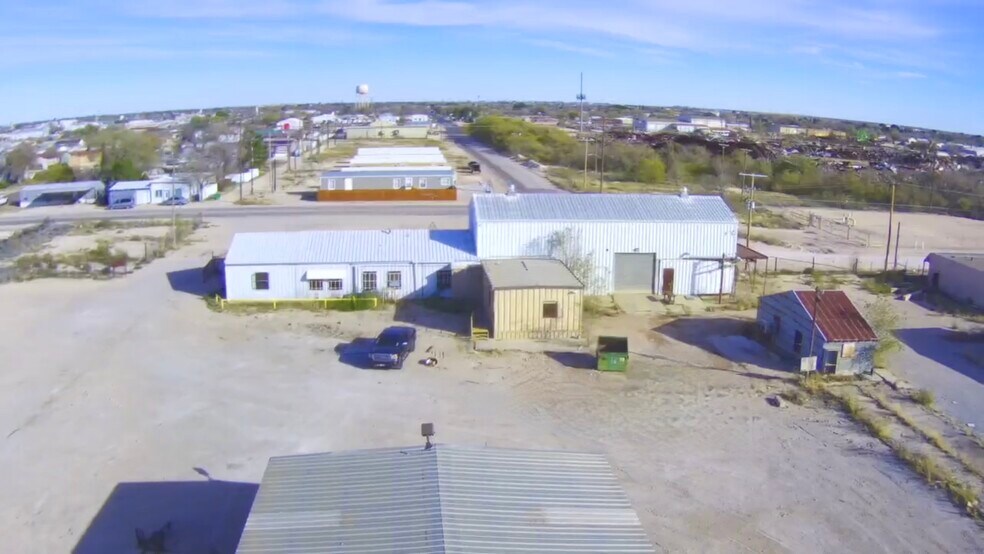 901 S Cecil St, Hobbs, NM à louer - Photo de l’immeuble – Image 2 sur 15