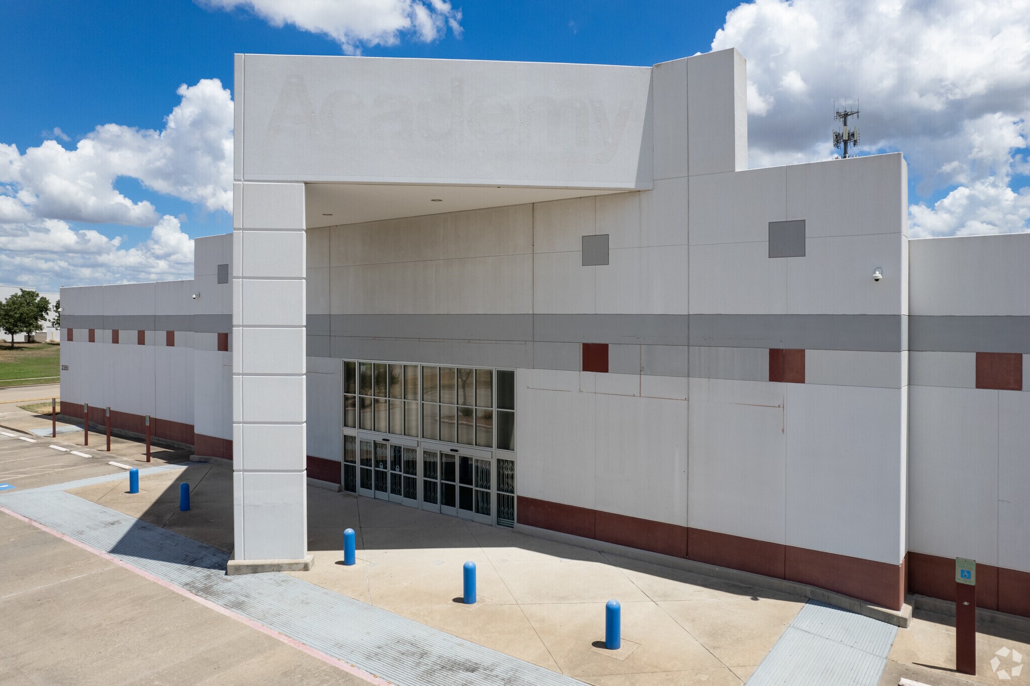 2351 Earl Rudder Fwy S, College Station, TX à vendre Photo de l’immeuble– Image 1 sur 12