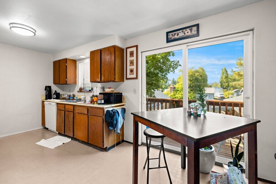 903 W Charles St, Newberg, OR à vendre - Photo de l’immeuble – Image 2 sur 9