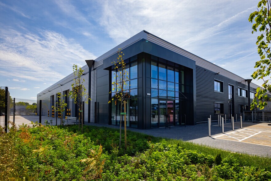 Edinburgh Way, Harlow à louer - Photo de l’immeuble – Image 2 sur 13