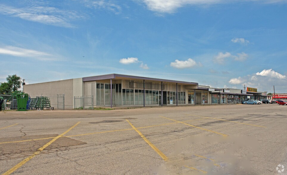 1701 W 5th St, Plainview, TX à louer - Photo de l’immeuble – Image 2 sur 2