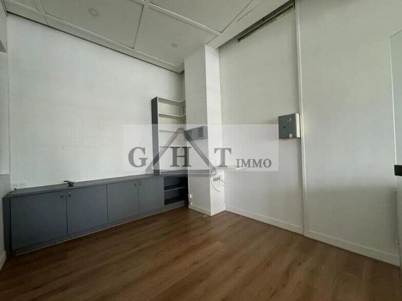 Local commercial dans Créteil à vendre - Photo de l’immeuble – Image 3 sur 7