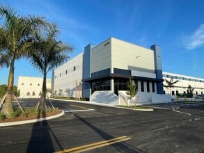 11550 NW 124th St, Medley, FL à louer Photo de l’immeuble– Image 1 sur 3