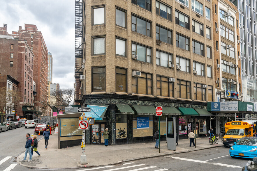 211 W 71st St, New York, NY à louer - Photo de l’immeuble – Image 3 sur 11