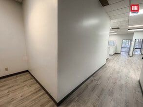 23734 Valencia Blvd, Valencia, CA à louer Photo intérieure– Image 2 sur 9