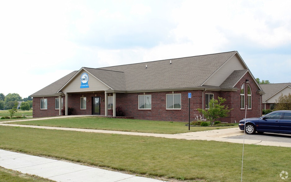 1503 Glastonbury Dr, Saint Johns, MI à vendre - Photo de l’immeuble – Image 3 sur 15