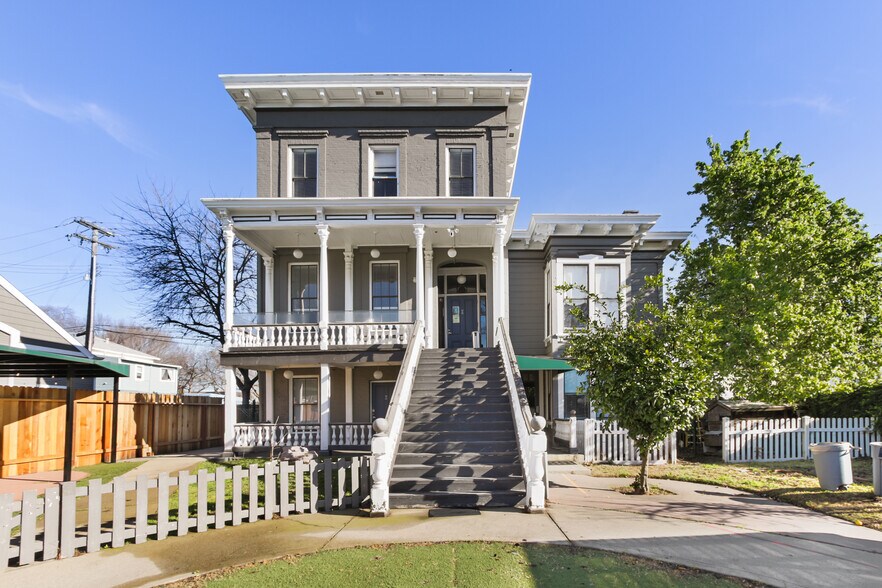 1111-1123 D St, Sacramento, CA à vendre - Photo principale – Image 1 sur 87