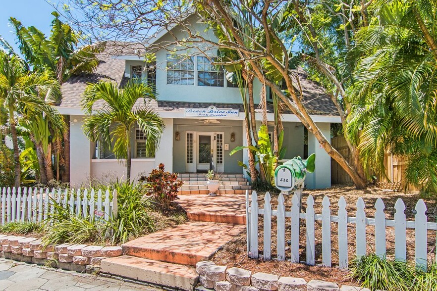 532 Beach Dr NE, Saint Petersburg, FL à vendre - Photo de l’immeuble – Image 2 sur 41