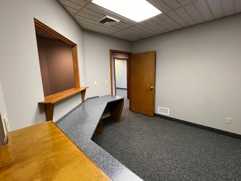 104 Moody St, Ludlow, MA à louer - Photo de l’immeuble – Image 3 sur 9